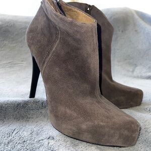 Jessica Simpson heel boot. Gray